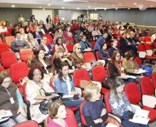 Secretária da Família e Desenvolvimento Social, Fernanda Richa, participa da abertura do encontro para profissionais do CREAS/PAEFI.