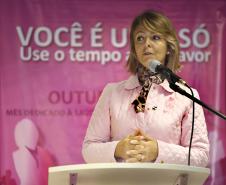 Secretária da Família e Desenvolvimento Social, Fernanda Richa, participa da abertura do Outubro Rosa no auditório Mário Lobo - Foto Rogério Machado/SECS