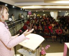 Secretária da Família e Desenvolvimento Social, Fernanda Richa, participa da abertura do Outubro Rosa no auditório Mário Lobo - Foto Rogério Machado/SECS