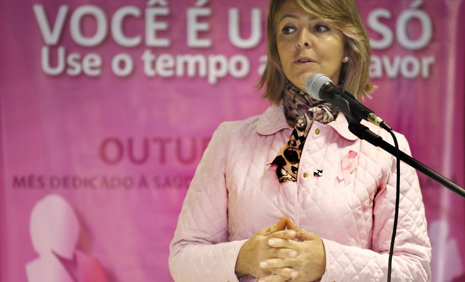 Secretária da Família e Desenvolvimento Social, Fernanda Richa, participa da abertura do Outubro Rosa no auditório Mário Lobo - Foto Rogério Machado/SECS