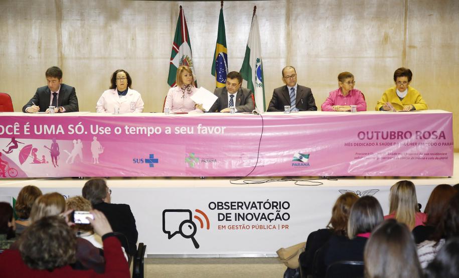 Secretária da Família e Desenvolvimento Social, Fernanda Richa, participa da abertura do Outubro Rosa no auditório Mário Lobo - Foto Rogério Machado/SECS