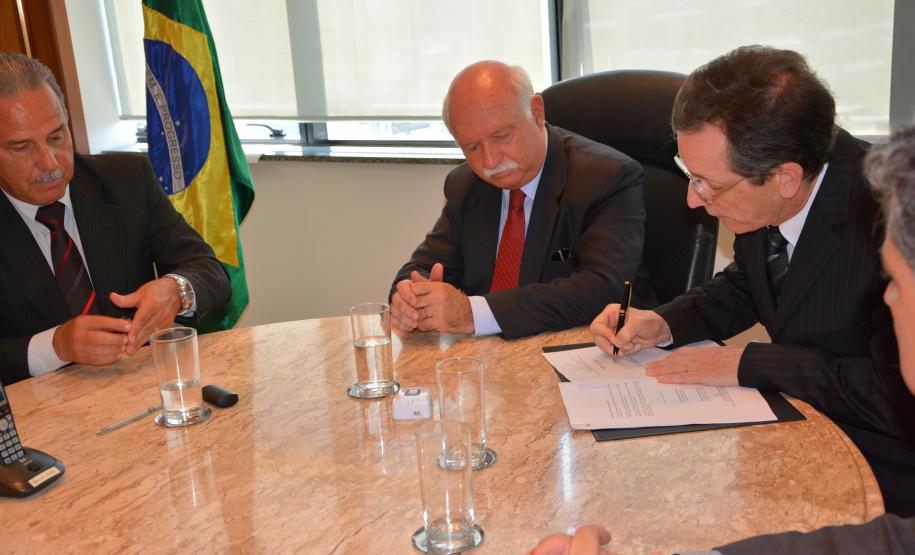 Mais de 300 mulheres encarceradas em unidades prisionais de Curitiba e Região Metropolitana tiveram suas penas revisadas e foram beneficiadas com um mutirão carcerário, concluído na sexta-feira (14). A ação fez parte da primeira fase do projeto Cidadania nos Presídios, do Conselho Nacional de Justiça (CNJ), encerrada nesta segunda-feira (17), em uma cerimônia na sede do Tribunal de Justiça, em Curitiba. Curitiba, 17/10/2016.Foto: Divulgação Depen PR