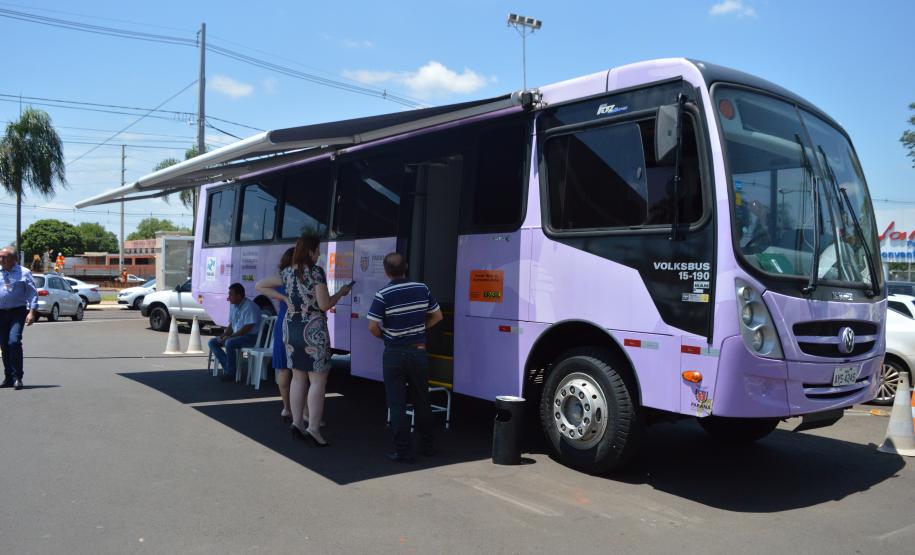 Prefeitos e prefeitas visitam unidade móvel de atendimento à mulher durante o Encontro de Líderes, em Foz do Iguaçu. Fotos: Aliocha Mauricio