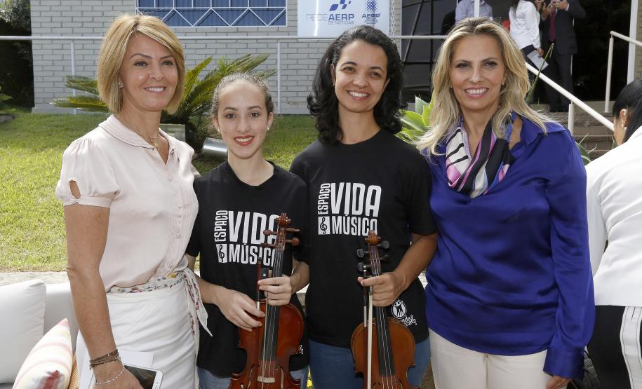 Secretária da Família e Desenvolvimento Social, Fernanda Richa, participa lançamento da campanha MULHER CHEGA DE VIOLÊNCIA. Fotos: Rogério Machado / SECS