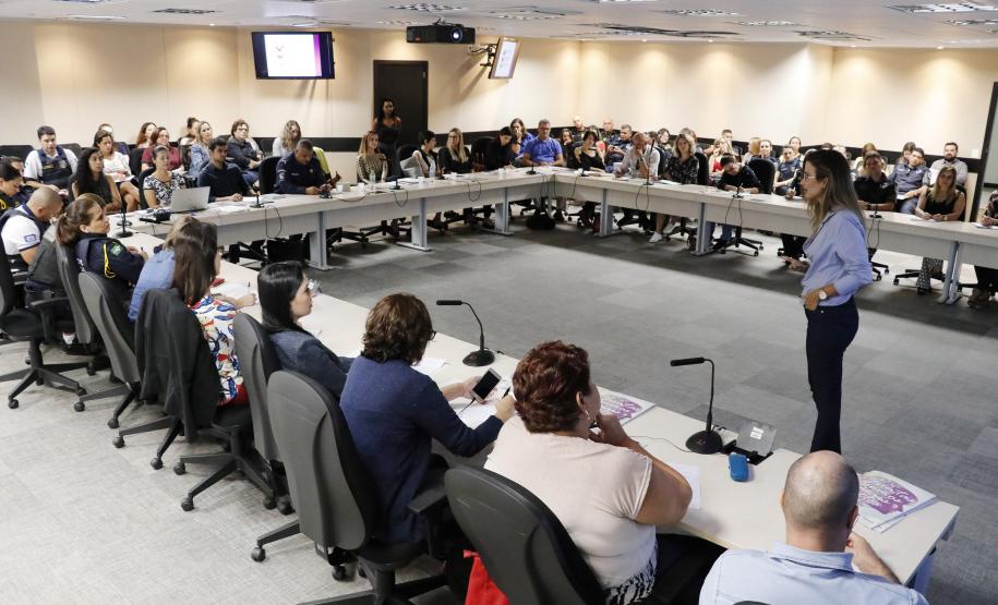 Capacitação para municípios orienta como usar o botão do pânico - Foto: Fábio Schafer/SEDS