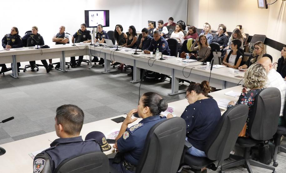 Capacitação para municípios orienta como usar o botão do pânico - Foto: Fábio Schafer/SEDS