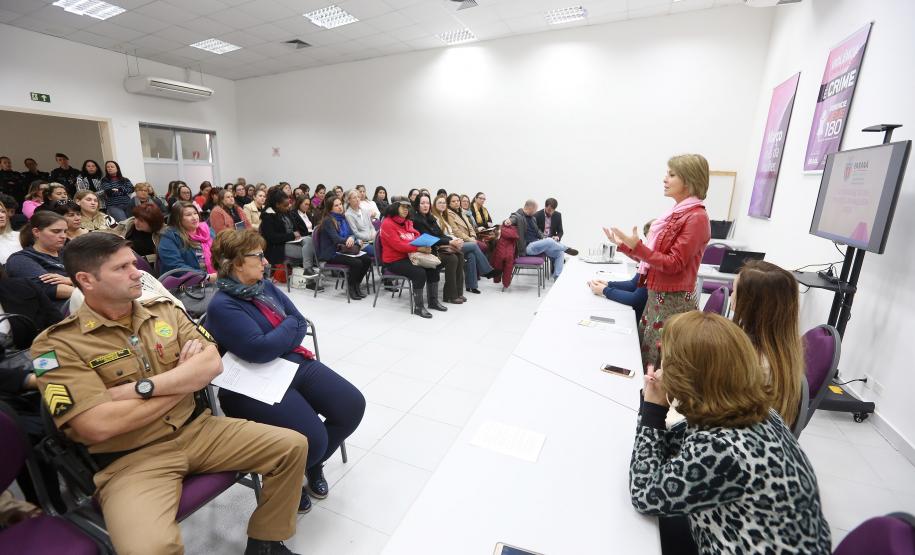 Secretária da Família e Desenvolvimento Social, Fernanda Richa, participa de encontro de gestores na Casa da Mulher Brasileira - Foto: Rogério Machado/SECS
