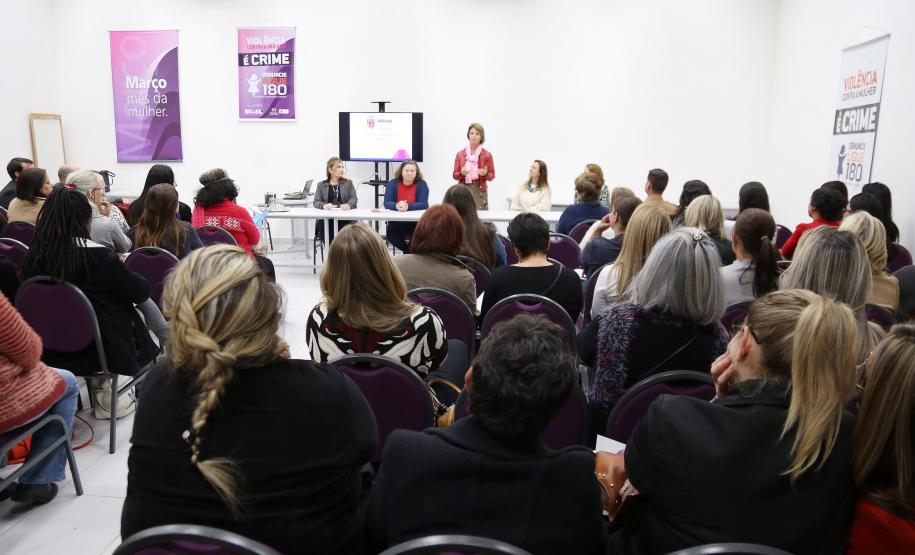 Secretária da Família e Desenvolvimento Social, Fernanda Richa, participa de encontro de gestores na Casa da Mulher Brasileira - Foto: Rogério Machado/SECS