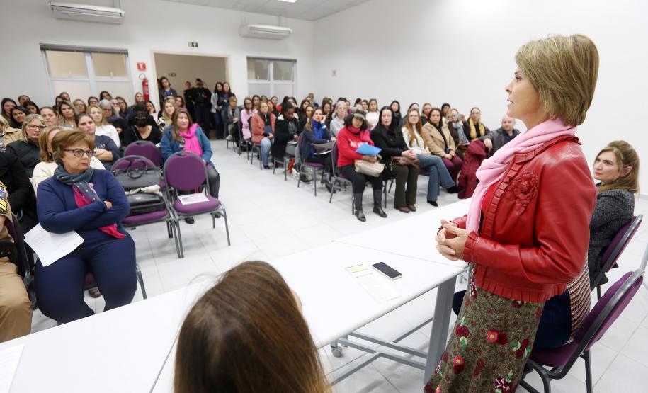 Secretária da Família e Desenvolvimento Social, Fernanda Richa, participa de encontro de gestores na Casa da Mulher Brasileira - Foto: Rogério Machado/SECS