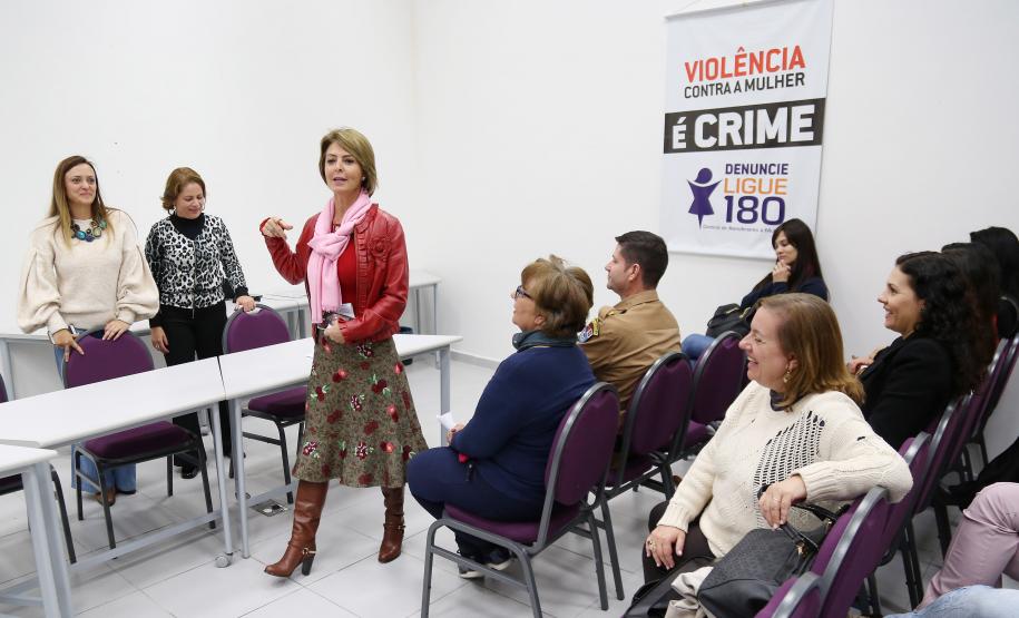 Secretária da Família e Desenvolvimento Social, Fernanda Richa, participa de encontro de gestores na Casa da Mulher Brasileira - Foto: Rogério Machado/SECS