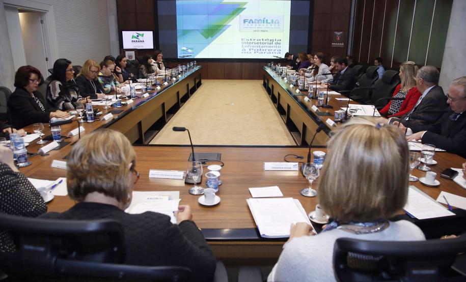 31/08/2016 - Fernanda Richa comanda a primeira reunião do Codesul em 2016 - Foto: Rogério Machado/SECS Secretária da Família e Desenvolvimento Social, Fernanda Richa, comanda a primeira reunião do Codesul em 2016 - Foto: Rogério Machado/SECS - Foto: Rogério Machado/SECS