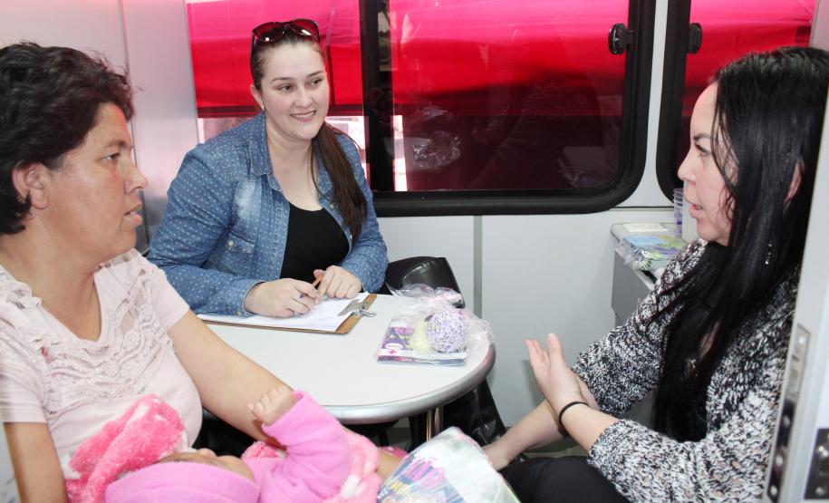 Ônibus Lilás orienta sobre direitos das mulheres em seis municípios - Foto: Aliocha Maurício/SEDS
